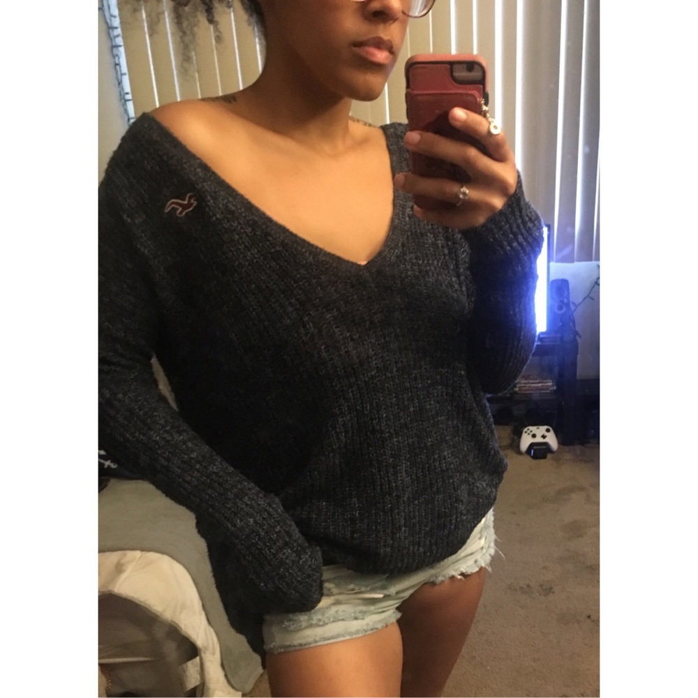 HOLLISTER NAVY BLUE OVERSIZED SWEATER SIZE XS/S🌟